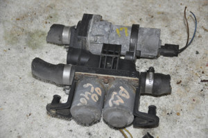 1) DD-17 BMW OEM 8374994 64118374994 HEATER CONTROL VALVE BOSCH 1147412135 From: E39 540i 2000 Sedan E39 540i FITS E38 E38 Euro All Parts