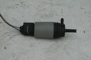 1) DH -10 BMW 67128377430 OEM Used WASHER PUMP ENGINE BAY TESTED HPO 235576 10 From: MAY 28TH 2012 E68 530i SEDAN SILVER TITAN-SILBER M54 3.0L RWD Fits: 530i & other listed vehicles 67.12-6 934 156 Euro All Parts 1) DH -10 BMW 67128377430 OEM Used WASHER PUMP ENGINE BAY TESTED HPO 235576 10 From: MAY 28TH 2012 E68 530i SEDAN SILVER TITAN-SILBER M54 3.0L RWD Fits: 530i & other listed vehicles 67.12-6 934 156 Euro All Parts