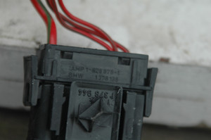 1) DH -16 BMW 61131378138 OEM Used WIRING TESTED Plug housing 12 POL. H6110D 1378944 From: MAY 28TH 2018 E74 530i SEDAN SILVER TITAN-SILBER M54 3.0L RWD Fits: 530i & other listed vehicles 61-13-1-378-138 Euro All Parts