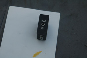 1) DH -5 BMW 61316930561 OEM Used JACK - AUX IN REAR CONSOLE TESTED fits: 6131 6.930.561 03 Euro All Parts