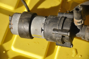 1) DH-21 Mercedes-Benz 2038350164 OEM Used RE-CIRCULATION PUMP ENGINE BAY ZSB 392020077 A2038350164 From: MERCEDES BENZ (C209) CLK320 2004 M112 722618 OBSIDIAN BLACK 2038350164 Euro All Parts 1) DH-21 Mercedes-Benz 2038350164 OEM Used RE-CIRCULATION PUMP ENGINE BAY ZSB 392020077 A2038350164 From: MERCEDES BENZ (C209) CLK320 2004 M112 722618 OBSIDIAN BLACK 2038350164 Euro All Parts