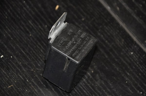 1) DH-23 MERCEDES-BENZ 0125456832 OEM Used ALARM RELAY HELLA 5SA005035-01 0125456832 fits: Euro All Parts 1) DH-23 MERCEDES-BENZ 0125456832 OEM Used ALARM RELAY HELLA 5SA005035-01 0125456832 fits: Euro All Parts