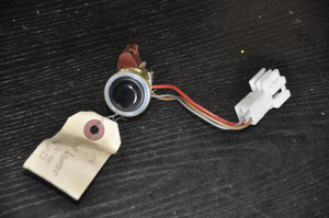 1) DH-24 MERCEDES-BENZ 0008203053 OEM Used Lighter Assembly CONSOLE 000-906-39-00 From: W204 0008203053 Euro All Parts