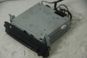 1) DH -4 BMW 65126950812 OEM Used M-Audio system controller CAB CENTER DASH TESTED E60-M-ASK HARMAN-BECKER HS 652047612411 May 28 2004 BMW e60 530i SEDAN SILVER M54 3.0L RWD AUTOMATIC Fits: e60 65.12-6950812 Euro All Parts 1) DH -4 BMW 65126950812 OEM Used M-Audio system controller CAB CENTER DASH TESTED E60-M-ASK HARMAN-BECKER HS 652047612411 May 28 2004 BMW e60 530i SEDAN SILVER M54 3.0L RWD AUTOMATIC Fits: e60 65.12-6950812 Euro All Parts