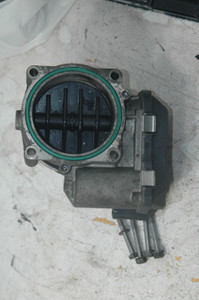 1) DH -5 BMW 13547556118 OEM Used THROTTLE BODY ENGINE TESTED-WORKING Volume air flow sensor BOSH From: 2009 BMW E90 328xi N52 Fits: E90 & other listed vehicles 13-54-7-556-118 Euro All Parts 1) DH -5 BMW 13547556118 OEM Used THROTTLE BODY ENGINE TESTED-WORKING Volume air flow sensor BOSH From: 2009 BMW E90 328xi N52 Fits: E90 & other listed vehicles 13-54-7-556-118 Euro All Parts