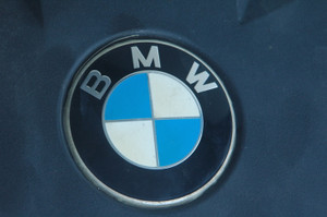 1) DH -58 BMW 13717577456 OEM Used ENGINE COVER THRE PIECES COMPLETE BMW 13-71-7-577-456 From: 2011 F10 550i Xdrive M Fits: F10 & other listed vehicles 527945 10 Euro All Parts 1) DH -58 BMW 13717577456 OEM Used ENGINE COVER THRE PIECES COMPLETE BMW 13-71-7-577-456 From: 2011 F10 550i Xdrive M Fits: F10 & other listed vehicles 527945 10 Euro All Parts