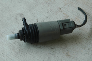 1) DH -69 BMW 67127302589 OEM Used WASHER PUMP ENGINE BAY TESTED HPO 6934159 From: July 2007 e92 328i space-grey metallic N52 6 cyl RWD Automatic Fits: 328i & other listed vehicles 67.12-6 934 159 Euro All Parts 1) DH -69 BMW 67127302589 OEM Used WASHER PUMP ENGINE BAY TESTED HPO 6934159 From: July 2007 e92 328i space-grey metallic N52 6 cyl RWD Automatic Fits: 328i & other listed vehicles 67.12-6 934 159 Euro All Parts
