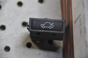 11) DD BMW 61318365579 OEM 6138365579 USED TRUNK RELEASE SWITCH E39 530i 1 Series 128i Convertibe Euro All Parts
