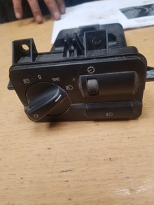 1) C BMW 61316925072 OEM 61-31-6-965-390 (USED) 6925072 532228825 0007354 32 LEAR HW:22 SW:3.56 HEAD LIGHT FOG LIGHT CONTROL WITH DASH DIMMER fits: e46 2004, 2005, 2006 Euro All Parts