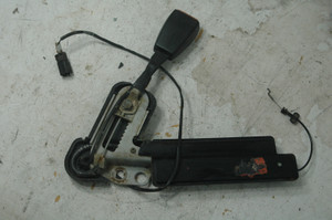 BMW 72118181361 OEM 72-11-8-181-361 (USED) AUTOLIV 8135891 SEAT BELT BUCKLE RIGHT FITS: 1988-1992 E34 E32 BMW 72118181361 OEM 72-11-8-181-361 (USED) AUTOLIV 8135891 SEAT BELT BUCKLE RIGHT FITS: 1988-1992 E34 E32