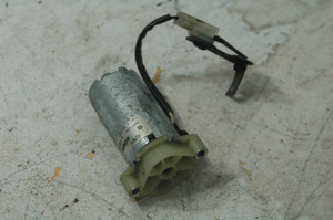 BMW 52108251629 OEM 52-10-8-251-629 (USED) CRH 1-2054-02 BOSCH: 0130002606 SEAT MOTOR HORIZONTAL FITS 1999-2003 E46 E53 Euro All Parts