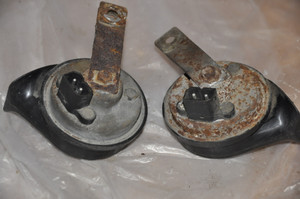 1) DD BMW 61338372737 & 61338370500 OEM (USED) SET LOW AND HIGH PITCH HORN HELLA 007421 E36 FROM 1997 328i Euro All Parts 1) DD BMW 61338372737 & 61338370500 OEM (USED) SET LOW AND HIGH PITCH HORN HELLA 007421 E36 FROM 1997 328i Euro All Parts