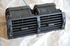 1) DD BMW 8391179 8364007.9 OEM (USED) CENTER AIR VENT E39 WITH CABLE 64228364021 64118391800 E39 Euro All Parts