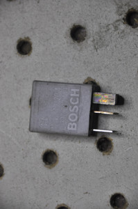 1) DD FORD OEM F57B14B192AA USED 515051 BOSCH 0332207109 12V 10/20Amp Euro All Parts