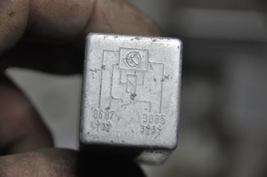 0) DD Mercedes Benz 0015425819 OEM 001-542-58-19 USED 4-PRONG RELAY 1981-1985 S-CLASS Euro All Parts 0) DD Mercedes Benz 0015425819 OEM 001-542-58-19 USED 4-PRONG RELAY 1981-1985 S-CLASS Euro All Parts