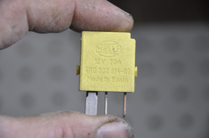 1) DD Mercedes Benz 0025421219 OEM 002-542-95-19 USED RELAY YELLOW HELLA 4RD00781402 12V 20Amp 5- FLAT PRONG 002-542-12-19, 002- 542-85-19 Euro All Parts 1) DD Mercedes Benz 0025421219 OEM 002-542-95-19 USED RELAY YELLOW HELLA 4RD00781402 12V 20Amp 5- FLAT PRONG 002-542-12-19, 002- 542-85-19 Euro All Parts