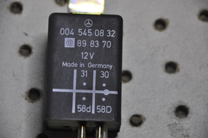 1) DD Mercedes Benz 0045450832 OEM 004-545-08-32 USED INSTRUMENT DIMMER RELAY SWF 898370 1994 W124 E320 Euro All Parts 1) DD Mercedes Benz 0045450832 OEM 004-545-08-32 USED INSTRUMENT DIMMER RELAY SWF 898370 1994 W124 E320 Euro All Parts
