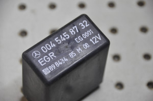 1) DD Mercedes Benz 0045458732 OEM 004-545-88-32 USED RELAY CONTROLLER Engine Speed SWF 898434 Euro All Parts 1) DD Mercedes Benz 0045458732 OEM 004-545-88-32 USED RELAY CONTROLLER Engine Speed SWF 898434 Euro All Parts