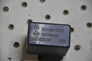 1) DD Mercedes Benz 1238210063 OEM 123-821-00-63 USED INTERMITTENT WIPER RELAY SWF 601167 R107 SL Class W114 W115 W116 S Class W123 Euro All Parts