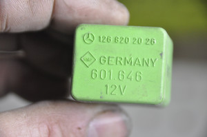 6) DD Mercedes Benz 1268202026 OEM 126-820-20-26 USED RELAY Control Unit, Hlight Wiper 1990-1993 190E Euro All Parts 6) DD Mercedes Benz 1268202026 OEM 126-820-20-26 USED RELAY Control Unit, Hlight Wiper 1990-1993 190E Euro All Parts