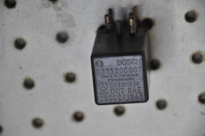 0) DD Mercedes Benz A0015449732 0015449732 OEM 001-544-97-32 USED turn signal flasher relay BOSCH 0335200007 1977-1981 Euro All Parts