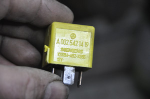 25) DD MERCEDES-BENZ A0025421419 OEM USED STARTER RELAY SIEMENS V23134A52X335 1998-2020 Euro All Parts