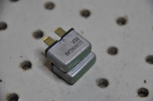 2) DD VW AUDI 443937105A OEM 443-937-105-A USED THERMOSTAT FUSE 12V 30Amp 2-FLAT PRONG 1998-2014 Euro All Parts