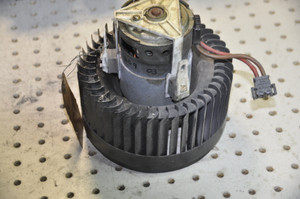 1) DD Mercedes Benz 203-830-00-08 Used OEM BLOWER MOTOR Fits: 2003 CLK 550 C209 & other listed vehicles Euro All Parts 1) DD Mercedes Benz 203-830-00-08 Used OEM BLOWER MOTOR Fits: 2003 CLK 550 C209 & other listed vehicles Euro All Parts