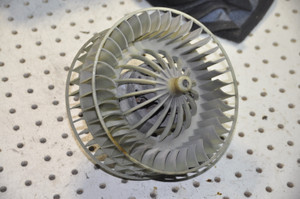 1) DD Mercedes Benz 8014301127 Used OEM BLOWER MOTOR 80.413.01.127 From: 1986 W126 300E Euro All Parts 1) DD Mercedes Benz 8014301127 Used OEM BLOWER MOTOR 80.413.01.127 From: 1986 W126 300E Euro All Parts