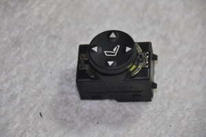 1) DD 43 BMW 6366506 Used OEM Upper backrest adjustment switch 61318352732 Fits: E81 E46 E90 E39 E60 F07 E53 E84 E83 F25 & other listed vehicles Euro All Parts 1) DD 43 BMW 6366506 Used OEM Upper backrest adjustment switch 61318352732 Fits: E81 E46 E90 E39 E60 F07 E53 E84 E83 F25 & other listed vehicles Euro All Parts