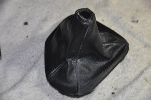 1) DD 52 BMW 25111222755 Used OEM MANUAL SHIFTER BOOT BLACK Leather gear lever cover Fits: E39 & other listed vehicles Euro All Parts 1) DD 52 BMW 25111222755 Used OEM MANUAL SHIFTER BOOT BLACK Leather gear lever cover Fits: E39 & other listed vehicles Euro All Parts
