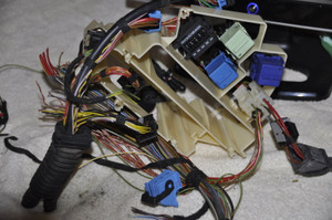 1) DD 7 BMW 12901437378 Used OEM ECU AND RELAY CARRIER 12-90-1-437-378 Fits: M52 E46 E83 Z4 & other listed vehicles Euro All Parts