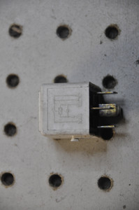 5) DH 100 BMW 12631729004 899509 Used OEM WHITE RELAY 12631729005 12631711266 SIEMENS V23134C52X90 Fits: E30 E36 E28 E34 E39 E32 E38 E31 Z4 & other listed vehicles Euro All Parts 5) DH 100 BMW 12631729004 899509 Used OEM WHITE RELAY 12631729005 12631711266 SIEMENS V23134C52X90 Fits: E30 E36 E28 E34 E39 E32 E38 E31 Z4 & other listed vehicles Euro All Parts