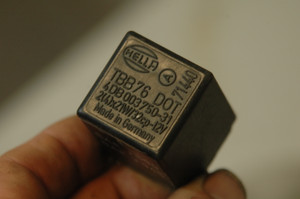 1) DH-18 VOLVO 4DB003750-31 (USED) OEM RELAY FLASHER SAE J590 SAE J945 THREE FLAT PRONG HELLA A 71440 TBB76 DOT 4DB003750-31 2(4)X21W-32cp-12V 740 940 Euro All Parts 1) DH-18 VOLVO 4DB003750-31 (USED) OEM RELAY FLASHER SAE J590 SAE J945 THREE FLAT PRONG HELLA A 71440 TBB76 DOT 4DB003750-31 2(4)X21W-32cp-12V 740 940 Euro All Parts
