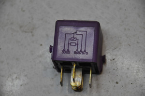 11) DH BMW OEM 61361388911 Relay change-over contact signal violet Relay Make Contact Sky-Blu 613020 Control module box, type 1, blue Euro All Parts 11) DH BMW OEM 61361388911 Relay change-over contact signal violet Relay Make Contact Sky-Blu 613020 Control module box, type 1, blue Euro All Parts