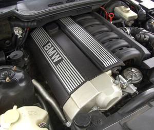 0) Engine shipping 6 cylinder to Reykjavik, Iceland based on 99.8 Kgs / 0.944 CBM Euro All Parts