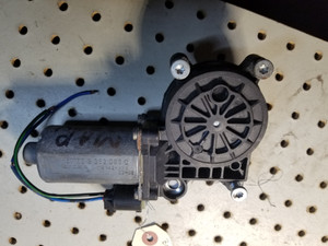 1) BMW OEM 67628362063 Window Motor Left Front BROSE BOSCH 0130821718 (USED) Fits: X5 2003 E53 e46 e64 e85 Euro All Parts 1) BMW OEM 67628362063 Window Motor Left Front BROSE BOSCH 0130821718 (USED) Fits: X5 2003 E53 e46 e64 e85 Euro All Parts