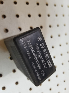 1) Mercedes Benz OEM 25455205 898182000 Fuel Pump Relay (USED) Fits: 300E 1989 W124 Euro All Parts 1) Mercedes Benz OEM 25455205 898182000 Fuel Pump Relay (USED) Fits: 300E 1989 W124 Euro All Parts