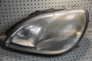1) Mercedes-Benz A2208201161 USED 220 820 5 61 LEFT HEAD LIGHT ASSEMBLY 302477271 1300591 220 820 5 61 Fits: W220 S500 1998 2006 & other listed vehicles Euro All Parts