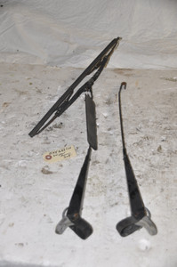 1) BMW OEM 61611373043 61611361434 USED WIPER ARM SET OEM 61611367381 61611361341 61611367380 61611361434 Fits: e24 633CSi 635CSi M6 M635CSi 1975-1989 & other listed vehicles Euro All Parts