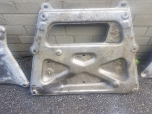 41) C BMW 31106768301 USED OEM ENGINE SKID PLATE FROM: 2011 528xi N52 FITS: E60 E61 41) C BMW 31106768301 USED OEM ENGINE SKID PLATE FROM: 2011 528xi N52 FITS: E60 E61