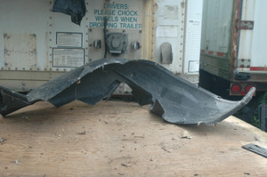 51) DH BMW 51718402443 (USED) OEM FENDER LINER FRONT LEFT FROM: E53 X5 3.Ois FITS: 1998-2006
