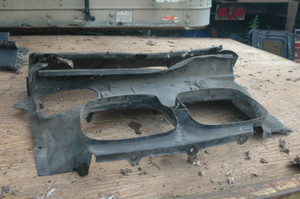 79) DH BMW 51718159959 (USED) OEM FRTONT AIR DUCT FROM: 2000 E39 328i SEDAN FITS: M52 M54 M62