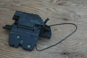 17) DH BMW 51248408492 (USED) OEM 51248408492 02JUL108 F00P OKO 180 TRUCK LOCK w/PULL RELEASE FITS: 1998-2002 E53 X5