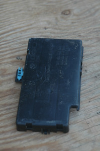 23) DH BMW 61138380409 (USED) 8380409 OEM FUSE BOX COVER FITS: 1998-2006 E53  X5