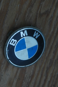 27) DH BMW 36136783536 (USED) OEM CENTER CAP (SINGLE) FITS LISTED VEHICLES