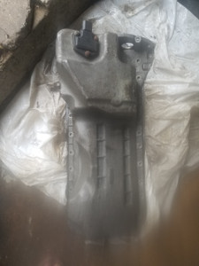 C-111 BMW 11137552414 OEM Used OIL PAN w/LEVEL N52 ENGINE 004031360 From: 2007 E90 323i 11-13-7-552-414 11137552414 C-111 BMW 11137552414 OEM Used OIL PAN w/LEVEL N52 ENGINE 004031360 From: 2007 E90 323i 11-13-7-552-414 11137552414