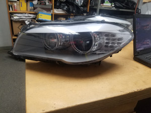 8 C BMW 63117271903 (USED) 63-11-7-271-903 OEM LEFT ZENON ADAPTIVE HEADLIGHT HELLA 1ZS 010 131-65 7318327 w-BALAST 1715110111 FROM: D107273 2012 528iX N20 BLACKSAPHIRE FITS: 2010-2015 F10