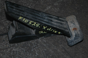 29 C BMW 35426859999 (USED) GAS PEDAL w-MODULE OEM 35-40-6-889-822 FROM D107273 2012 F10 528iX N20 BLACKSAPHIRE FITS 2002-2024 LISTED VEHICLES