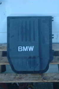 DH -24 BMW 13717556547 OEM 13-71-7-556-547 USED AIR BOX LID-COVER ENGINE BAY 101420 FITS: 2007-2013 LISTED VEHICLES